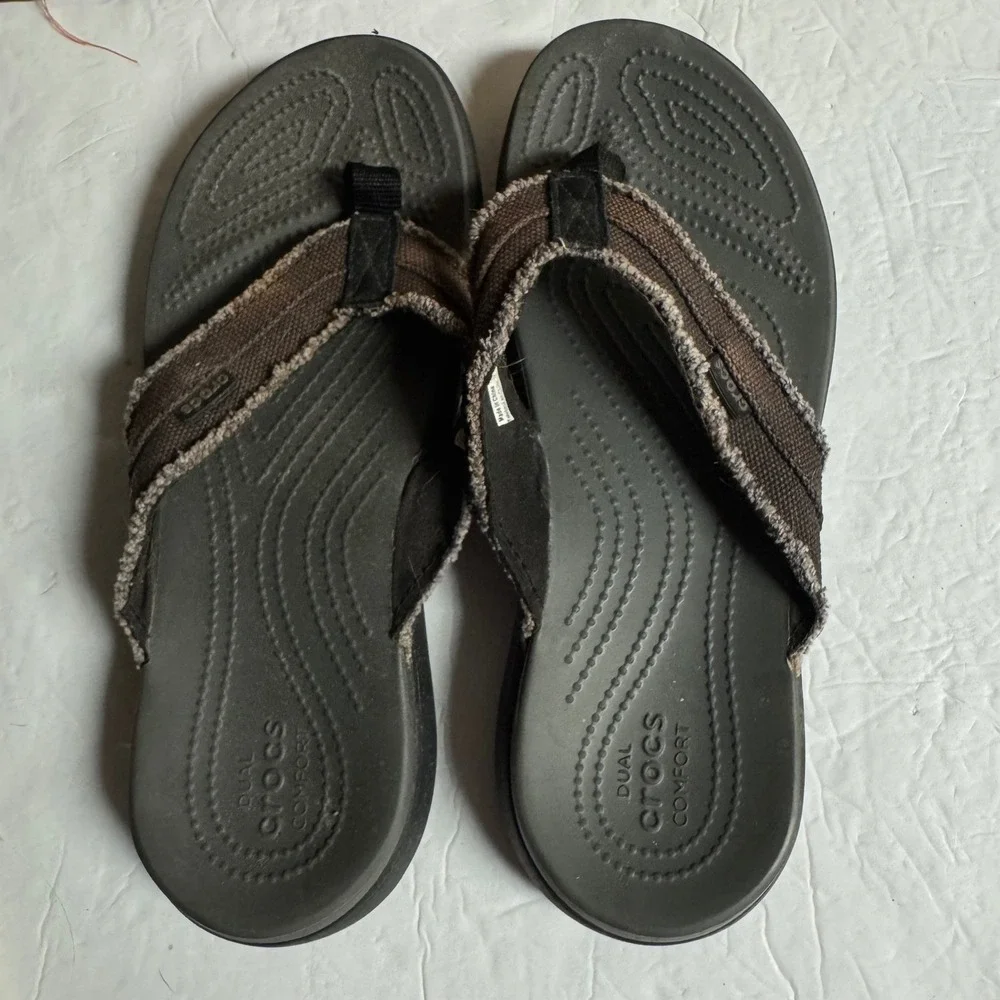 Crocs Mens Santa Cruz Canvas Flip Flops Brown Frayed Thong Sandals Size M 9